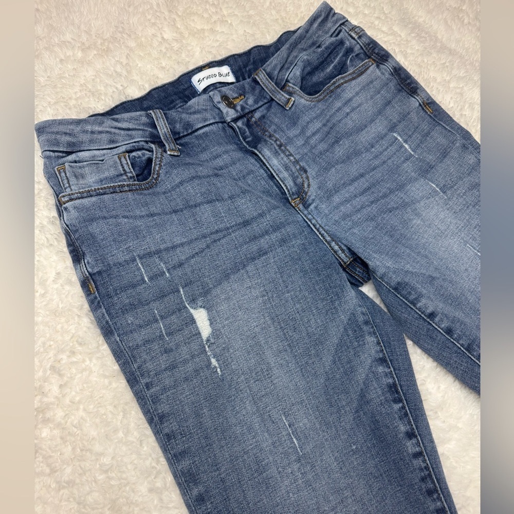 Studio Medium Blue Cropped Jeans